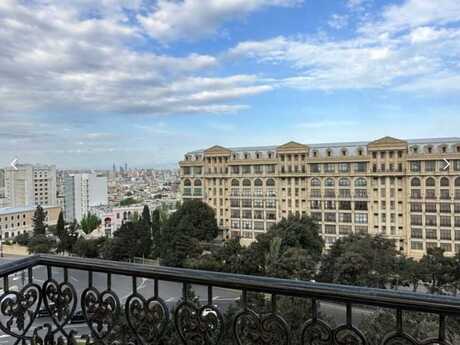 İçəri Şəhərdə 4 otaqlı köhnə tikili mənzil satılır, 122 m², 430 000 AZN, şəkil 2 / 10