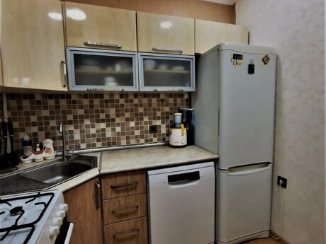 2-room old-build apartment for rent in Memar Əcəmi, 58 m², 600 AZN/mo, photo 3 / 5