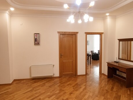 28 Mayda 4 otaqlı yeni tikili mənzil satılır, 220 m², 485 000 AZN, şəkil 5 / 12