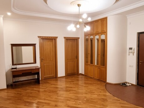 28 Mayda 4 otaqlı yeni tikili mənzil satılır, 220 m², 485 000 AZN, şəkil 4 / 12