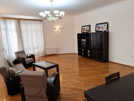 28 Mayda 4 otaqlı yeni tikili mənzil satılır, 220 m², 485 000 AZN, şəkil 3 / 12