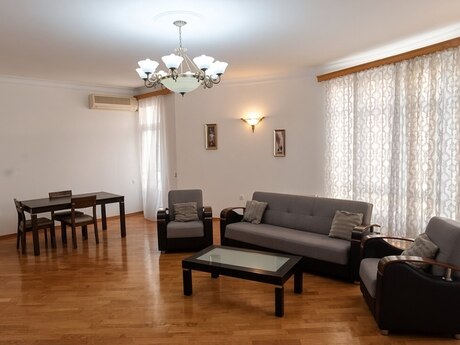 28 Mayda 4 otaqlı yeni tikili mənzil satılır, 220 m², 485 000 AZN, şəkil 2 / 12