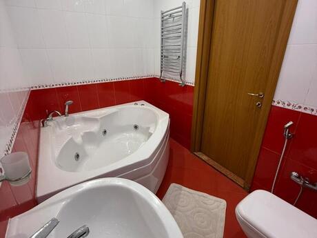 28 Mayda 4 otaqlı yeni tikili mənzil satılır, 185 m², 595 000 AZN, şəkil 5 / 12