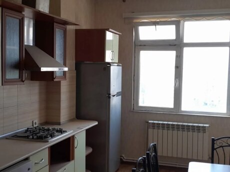Bakıxanovda 2 otaqlı köhnə tikili mənzil kirayə verilir, 70 m², 400 AZN/ay, şəkil 2 / 6