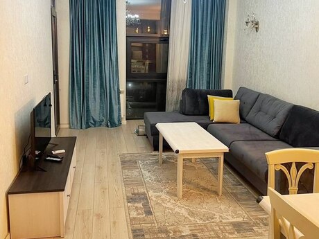 2 otaq · 65 m² · 8/15 mərtəbə, Elmlər Akademiyası