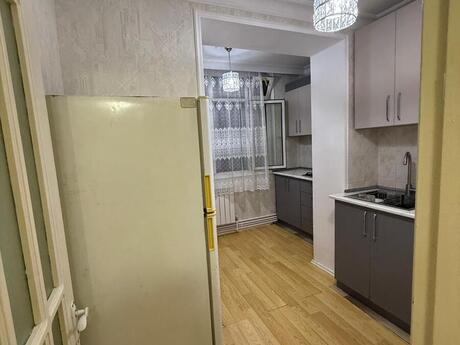 28 Mayda 2 otaqlı köhnə tikili mənzil kirayə verilir, 60 m², 750 AZN/ay, şəkil 5 / 12