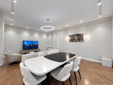 3-room new-build apartment for rent in İzmir Residence, 140 m², 3 000 AZN/mo, photo 2 / 12