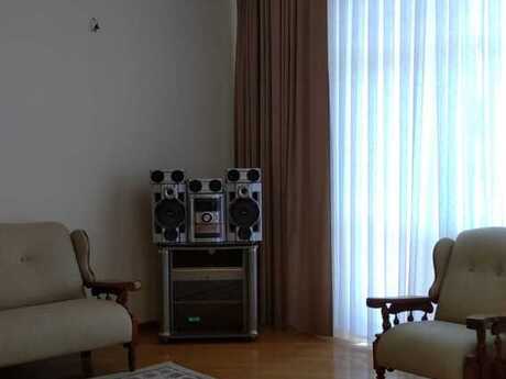 4-комнатная квартира, 225 м², Elmlər Akademiyası, 1 500 AZN