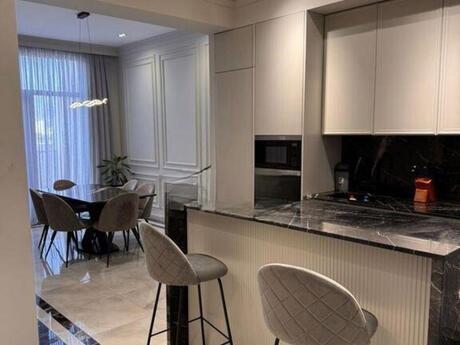 28 Mayda 5 otaqlı yeni tikili mənzil kirayə verilir, 168 m², 1 300 AZN/ay, şəkil 3 / 12