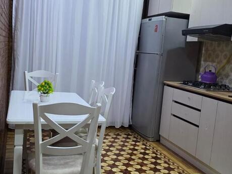 Nəsimidə 4 otaqlı köhnə tikili mənzil kirayə verilir, 110 m², 1 000 AZN/ay, şəkil 2 / 12