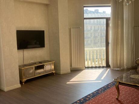 Ağ şəhərdə 3 otaqlı yeni tikili mənzil kirayə verilir, 130 m², 2 000 AZN/ay, şəkil 3 / 10