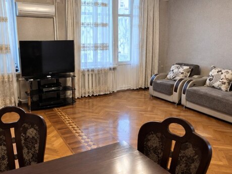 Elmlər Akademiyasında 2 otaqlı köhnə tikili mənzil kirayə verilir, 78 m², 700 AZN/ay, şəkil 2 / 5