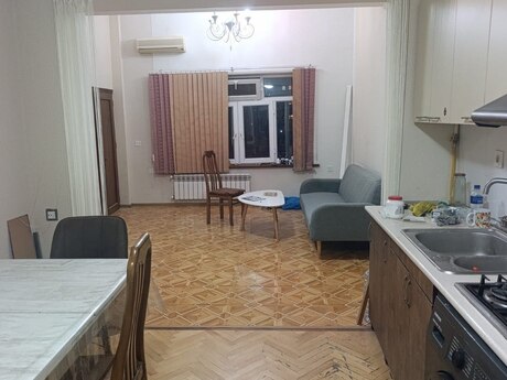 28 Mayda 2 otaqlı köhnə tikili mənzil kirayə verilir, 70 m², 650 AZN/ay, şəkil 2 / 9
