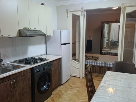 28 Mayda 2 otaqlı köhnə tikili mənzil kirayə verilir, 70 m², 650 AZN/ay, şəkil 3 / 9
