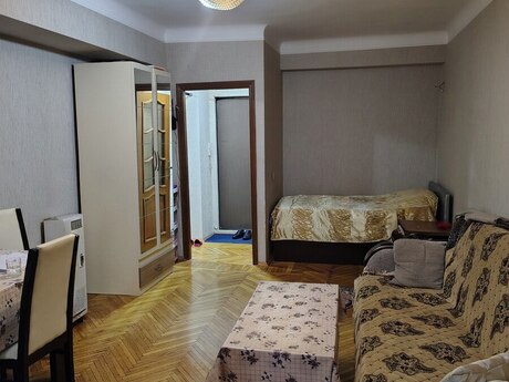 Gənclikdə 2 otaqlı köhnə tikili mənzil satılır, 45 m², 155 000 AZN, şəkil 2 / 5