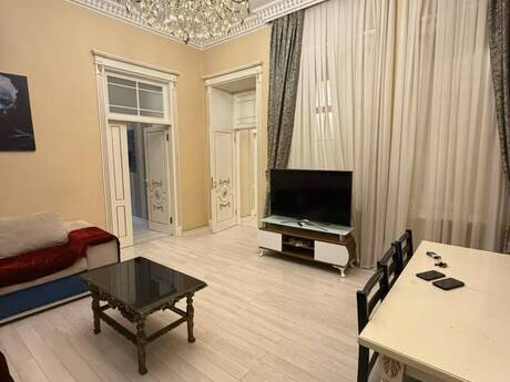 Sahildə 5 otaqlı köhnə tikili mənzil satılır, 172 m², 550 000 AZN, şəkil 2 / 12