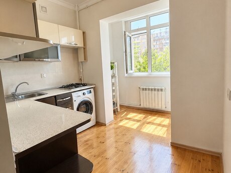 Yeni Yasamalda 2 otaqlı köhnə tikili mənzil satılır, 65 m², 157 000 AZN, şəkil 3 / 8