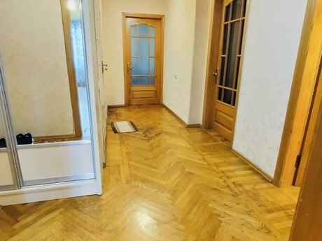 İnşaatçılarda 3 otaqlı köhnə tikili mənzil satılır, 90 m², 255 000 AZN, şəkil 3 / 10