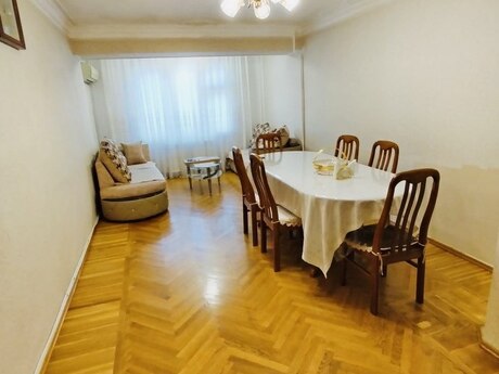 İnşaatçılarda 3 otaqlı köhnə tikili mənzil satılır, 90 m², 255 000 AZN, şəkil 2 / 10