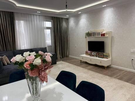 3 rooms · 105 m² · floor 4/18, 7-ci mikrorayon