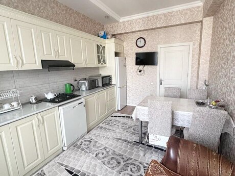 2-room new-build apartment for rent in Yeni Yasamal, 85 m², 800 AZN/mo, photo 5 / 11