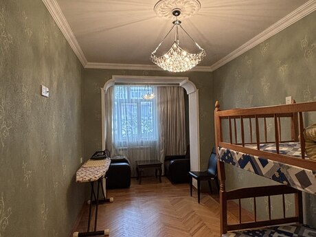 Neftçilərdə 3 otaqlı köhnə tikili mənzil satılır, 90 m², 210 000 AZN, şəkil 3 / 8