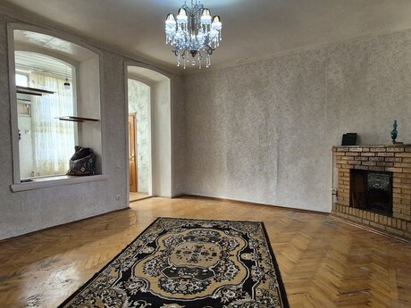İçəri Şəhərdə 3 otaqlı köhnə tikili mənzil satılır, 70 m², 250 000 AZN, şəkil 2 / 9