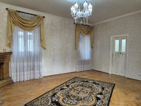 3 otaq · 70 m² · 2/2 mərtəbə, İçəri Şəhər
