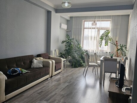 2 otaq · 77 m² · 10/17 mərtəbə, İnşaatçılar