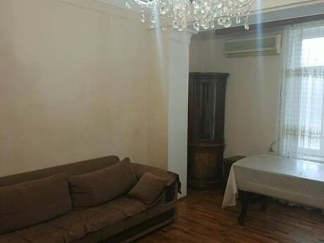 3-комн. · 65 m² · 1/3 этаж, Azadlıq Prospekti