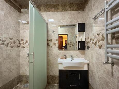 2-room new-build apartment for rent in Nəriman Nərimanov, 90 m², 800 AZN/mo, photo 5 / 8
