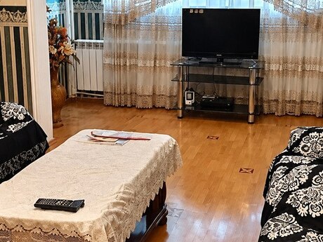 8 Noyabrda 4 otaqlı köhnə tikili mənzil satılır, 110 m², 252 000 AZN, şəkil 4 / 12