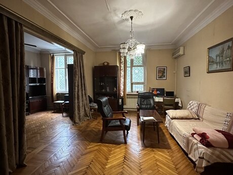 Nəsimidə 4 otaqlı köhnə tikili mənzil satılır, 108 m², 370 000 AZN, şəkil 2 / 12