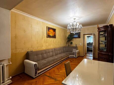 Gənclikdə 3 otaqlı köhnə tikili mənzil satılır, 85 m², 235 000 AZN, şəkil 2 / 12