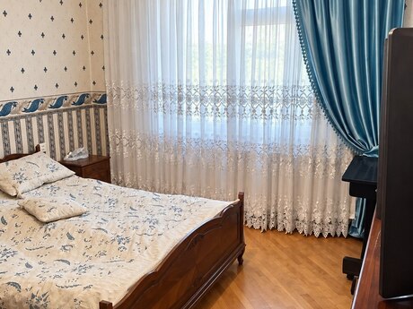 8 Noyabrda 4 otaqlı köhnə tikili mənzil satılır, 110 m², 252 000 AZN, şəkil 3 / 12