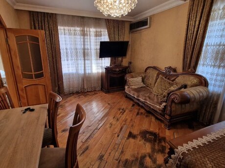 Elmlər Akademiyasında 3 otaqlı köhnə tikili mənzil satılır, 75 m², 230 000 AZN, şəkil 2 / 10