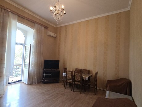 Продаётся 3-комнатная квартира в старом фонде, Sahil, 110 м², 350 000 AZN, фото 3 / 11