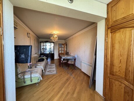 Neftçilərdə 3 otaqlı köhnə tikili mənzil satılır, 65 m², 187 000 AZN, şəkil 3 / 10