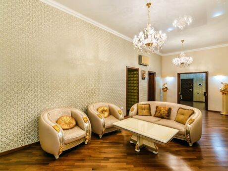 Sahildə 4 otaqlı köhnə tikili mənzil kirayə verilir, 220 m², 2 700 AZN/ay, şəkil 2 / 12