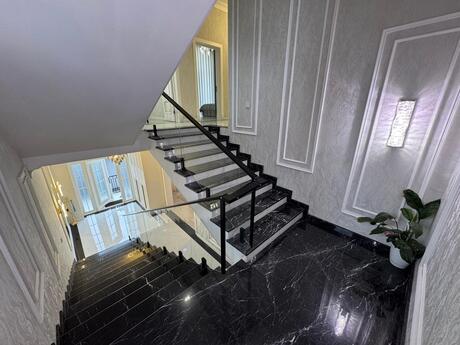 Ağ şəhərdə 8 otaqlı həyət evi satılır, 400 m², 895 000 AZN, şəkil 3 / 12