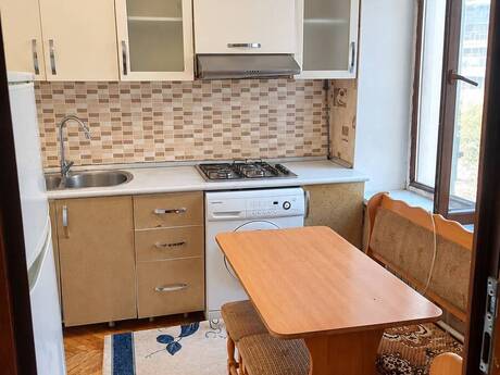 2-room old-build apartment for sale in Elmlər Akademiyası, 55 m², 160 000 AZN, photo 3 / 6