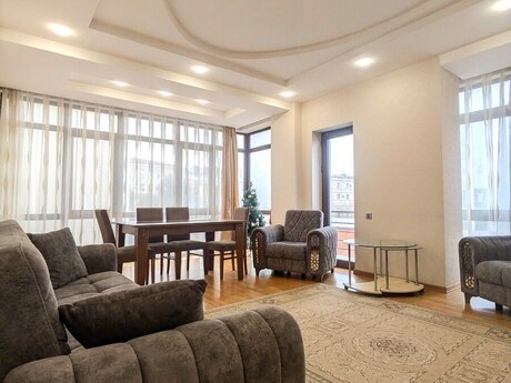 İçəri Şəhərdə 4 otaqlı yeni tikili mənzil kirayə verilir, 160 m², 2 000 AZN/ay, şəkil 3 / 12
