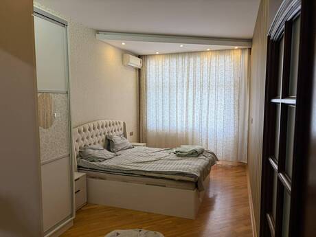 Сдаётся 2-комнатная квартира в новостройке, Elmlər Akademiyası, 92 м², 798 AZN/мес, фото 2 / 12