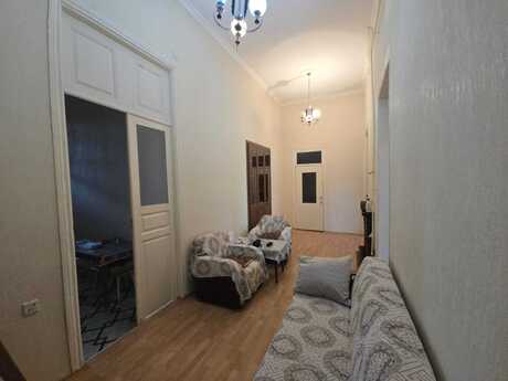 Sahildə 3 otaqlı köhnə tikili mənzil satılır, 110 m², 350 000 AZN, şəkil 5 / 12