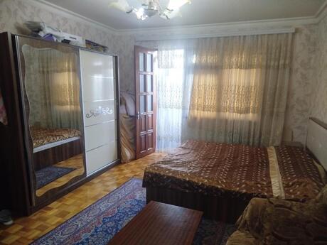 Elmlər Akademiyasında 4 otaqlı köhnə tikili mənzil satılır, 100 m², 250 000 AZN, şəkil 2 / 7