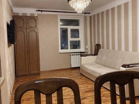 1-room old-build apartment for sale in Elmlər Akademiyası, 36 m², 142 000 AZN, photo 2 / 4