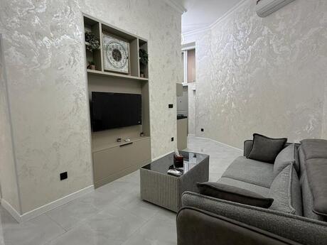 Sahildə 2 otaqlı köhnə tikili mənzil satılır, 40 m², 168 000 AZN, şəkil 2 / 11
