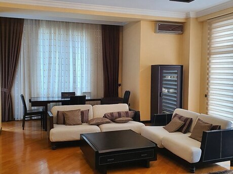 4 otaq · 200 m² · 14/20 mərtəbə, 28 May