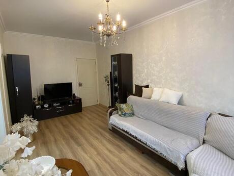 Bakıxanovda 2 otaqlı köhnə tikili mənzil satılır, 60 m², 147 000 AZN, şəkil 2 / 12