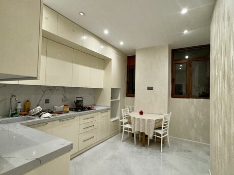 3 otaq · 100 m² · 2/4 mərtəbə, İçəri Şəhər